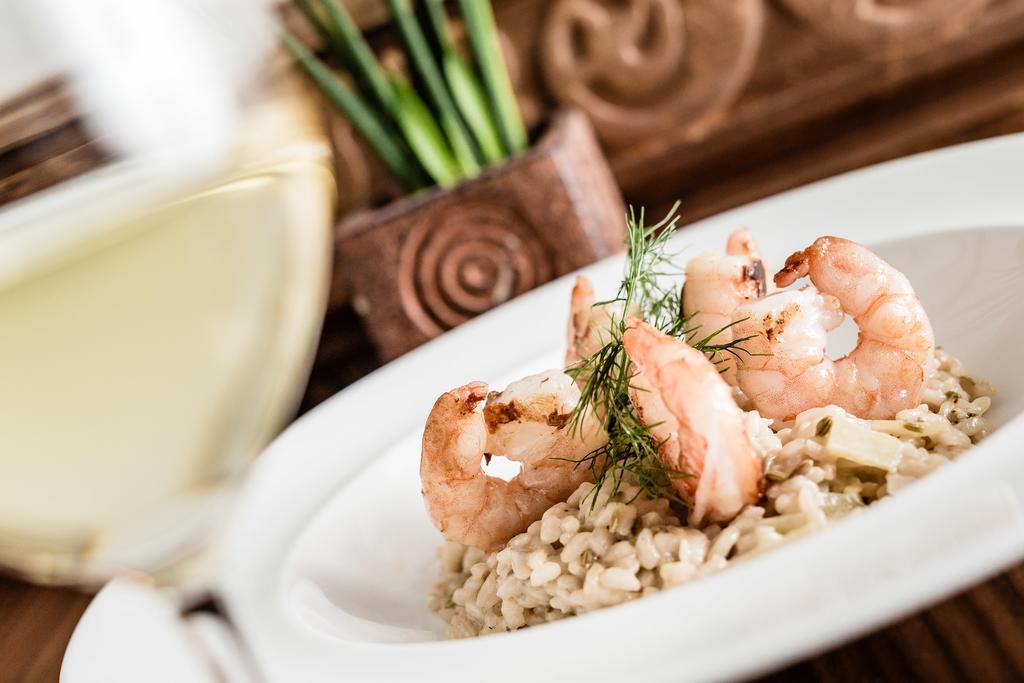 Hotel Restaurant Lilie Випитено Екстериор снимка