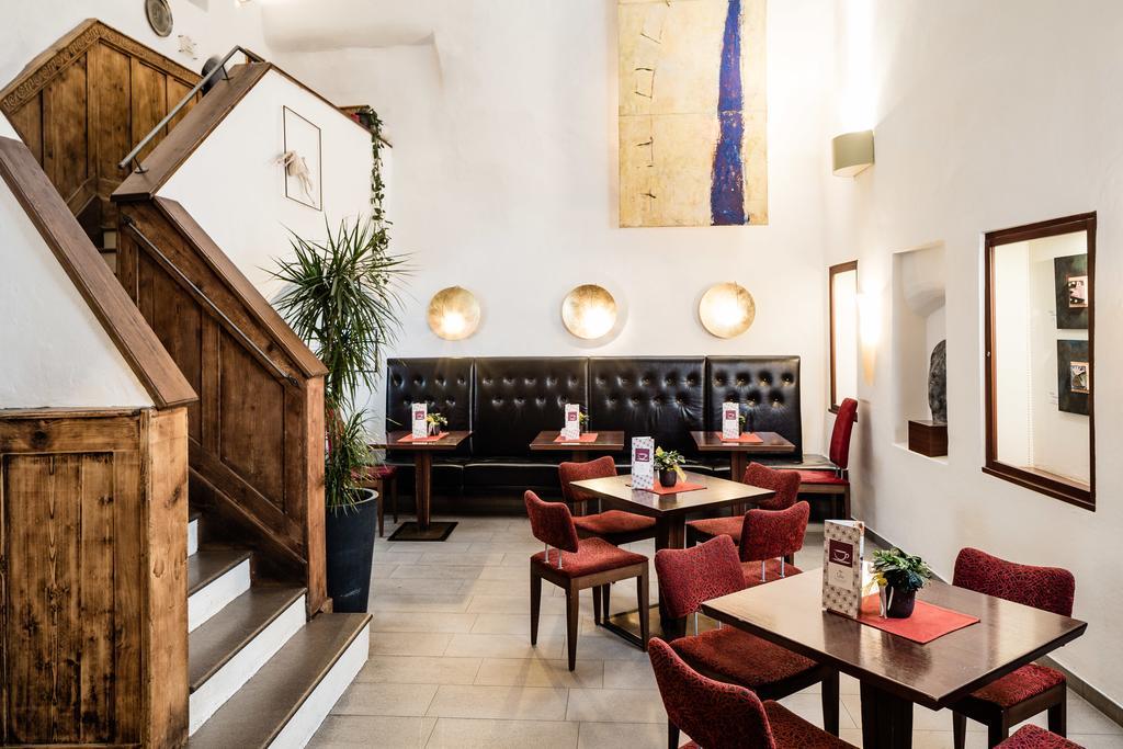 Hotel Restaurant Lilie Випитено Екстериор снимка