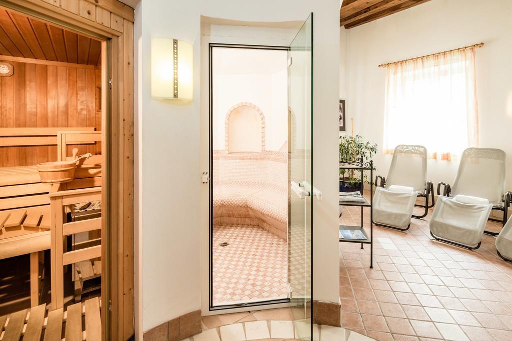 Hotel Restaurant Lilie Випитено Екстериор снимка