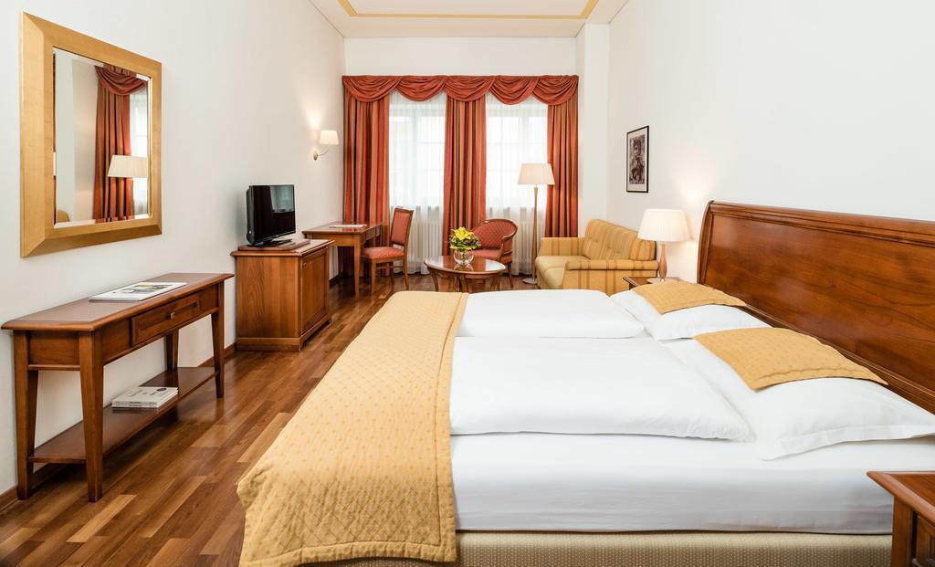 Hotel Restaurant Lilie Випитено Екстериор снимка