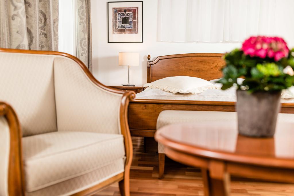 Hotel Restaurant Lilie Випитено Екстериор снимка
