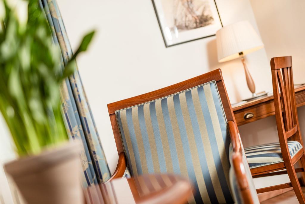 Hotel Restaurant Lilie Випитено Екстериор снимка