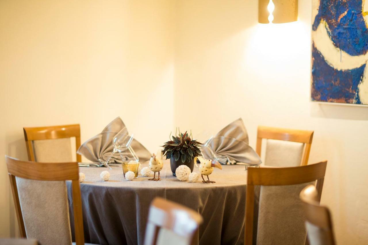 Hotel Restaurant Lilie Випитено Екстериор снимка